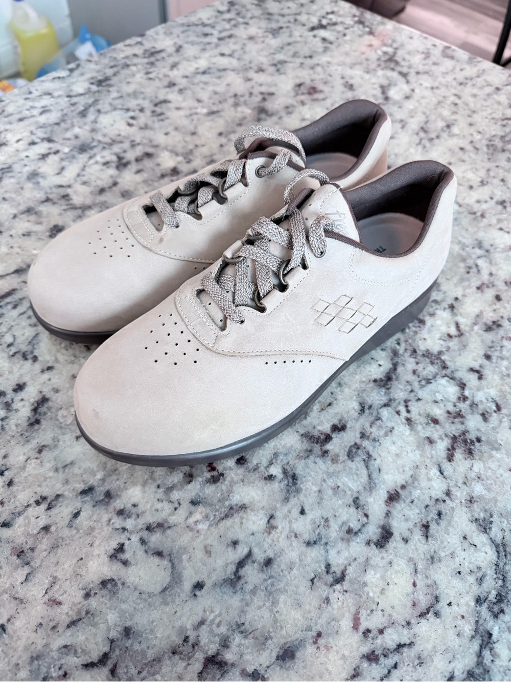 SAS Women's Light Gray Suede Casual Lace-Up Flats